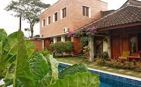 Rumah Bata Guest House
